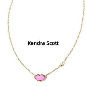 Lips Gold Pendant Necklace in Hot Pink Mother-of-Pearl